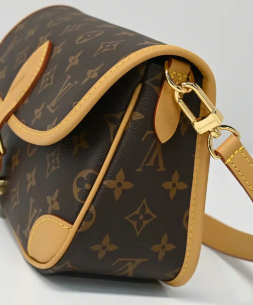 Retro-style boxy handbag