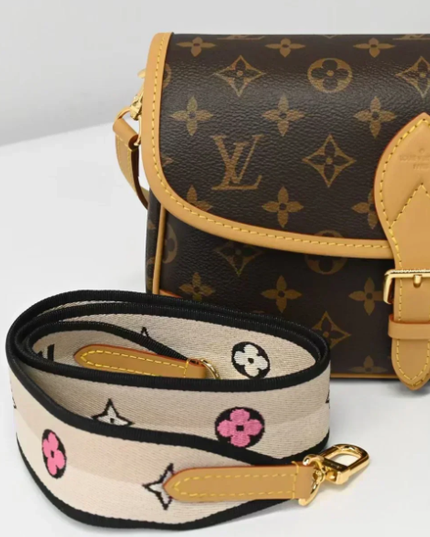 Retro-style boxy handbag