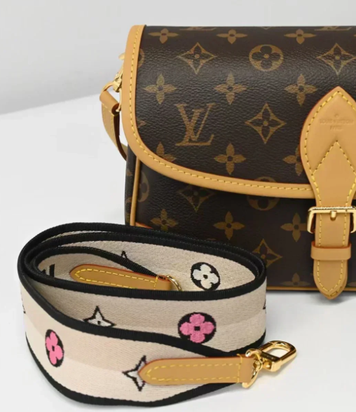 Retro-style boxy handbag