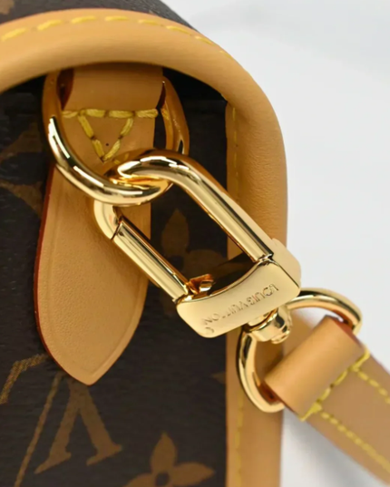 Retro-style boxy handbag