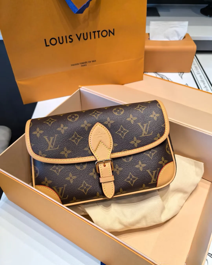 Retro-style boxy handbag